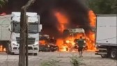 Incêndio de grandes proporções gera destruição em transportadora no Paraná