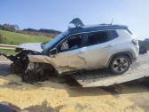 Colisão entre veículos deixa mulher morta na BR-282