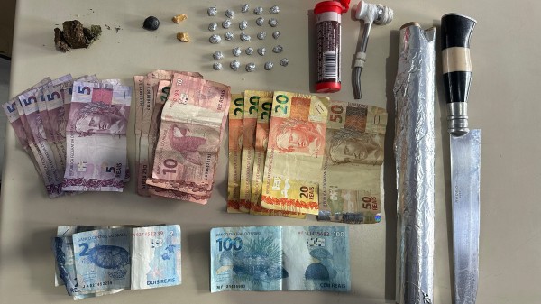 Polícia prende dois homens em flagrante por tráfico de drogas no bairro São Miguel
