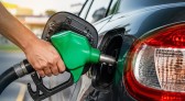 Gasolina pode ficar mais barata: governo avalia aumentar mistura de etanol para 32%