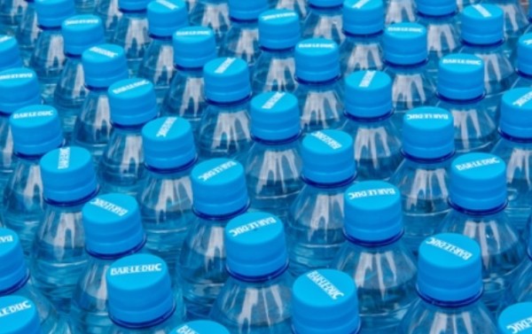Água mineral com bactéria e energéticos irregulares são retirados do mercado pela Anvisa