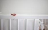MP abre investigação após bebê de 5 meses cair de trocador em creche e fraturar o crânio