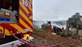 Residência é destruída por incêndio em Guarujá do Sul