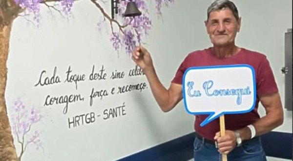 Paciente recebe alta após mais de cinco anos de tratamento contra o câncer no Extremo Oeste