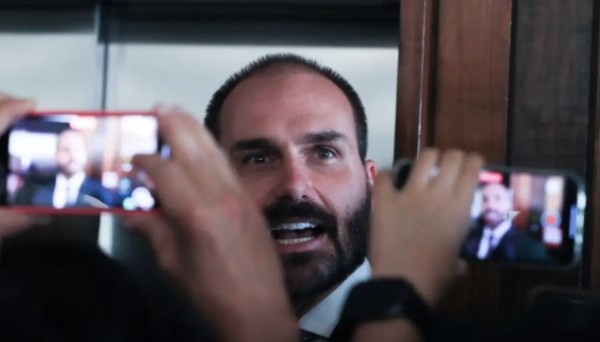 PF determina retorno imediato de Eduardo Bolsonaro a cargo de escrivão