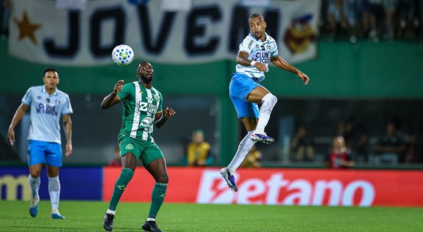 Grêmio busca empate contra a Chapecoense na Arena Condá