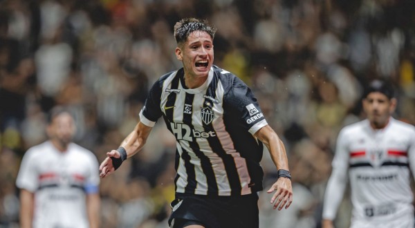 Atlético-MG vence o São Paulo e encerra invencibilidade do líder no Brasileirão