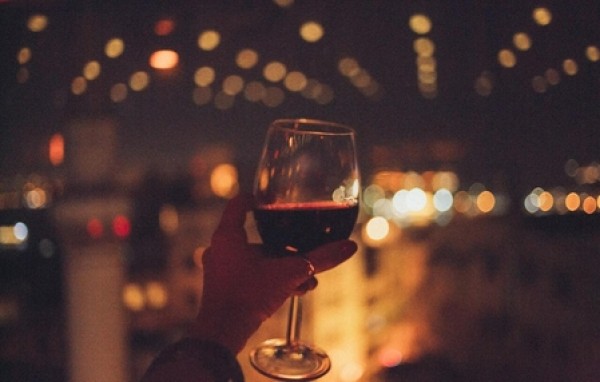 Entenda como e por que o álcool afeta o sono