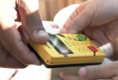 Golpes de carnaval: saiba quais são as ciladas mais comuns e como proteger celular e conta bancária durante a folia