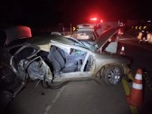 Mulher morre atropelada após ser ejetada de carro