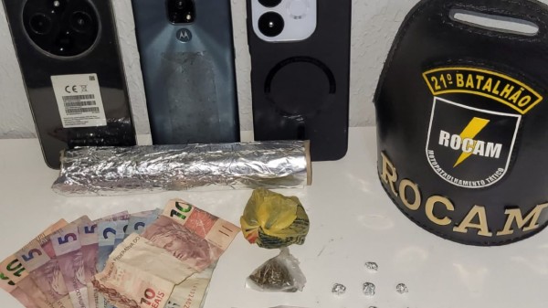 Polícia Militar fecha ponto de venda de drogas e prende dois homens e uma mulher