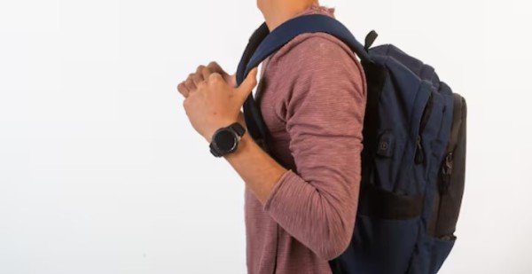 Adolescente é conduzido à delegacia após desacatar diretora em escola estadual