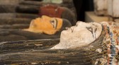 Egito anuncia descoberta de 250 sarcófagos e 150 estátuas de bronze de 2.500 anos atrás