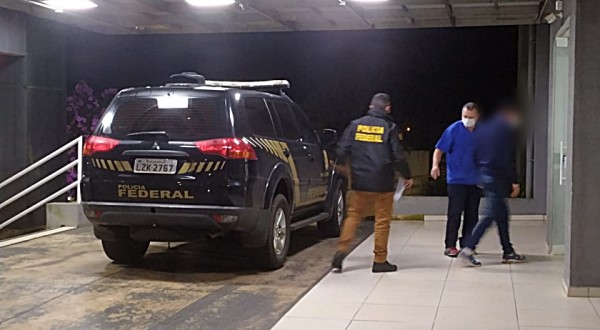 Homem é preso com mais de 400 litros de combustível ilegal