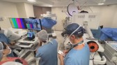 Médico brasileiro na China opera paciente em Porto Alegre com robô