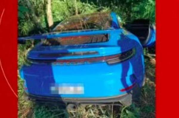 Carro avaliado em mais de R$ 2 milhões é abandonado em rodovia no RS