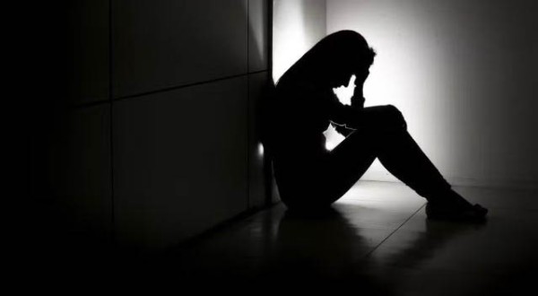 Mulher se esconde em fórum e denuncia cárcere privado após companheiro invadir prédio no Paraná