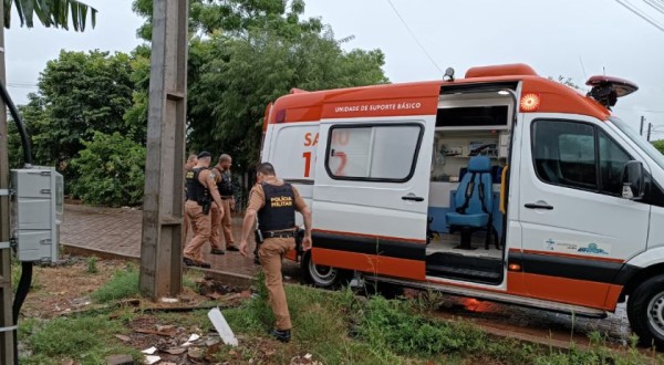 Homem sob efeito de drogas e em surto é contido por Policiais Militares