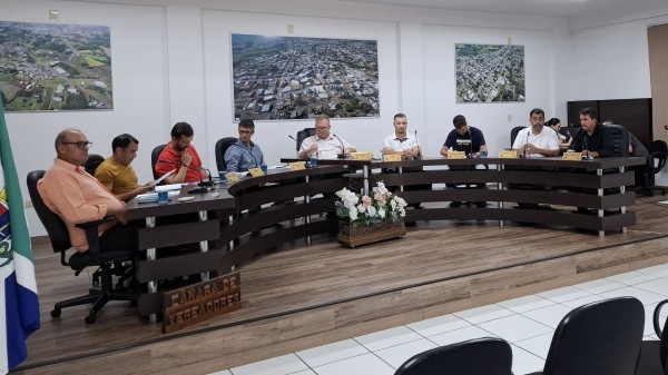 Vereadores aprovam quatro projetos de lei em 9ª sessão ordinária e reestruturam áreas do Executivo