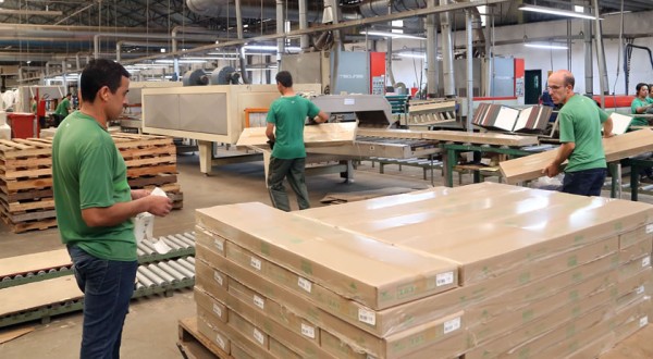 Agências do Trabalhador do Paraná têm 22,9 mil vagas com carteira assinada