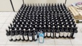 Polícia flagra suspensão baixa em carro e apreende mais de 200 garrafas de vinho