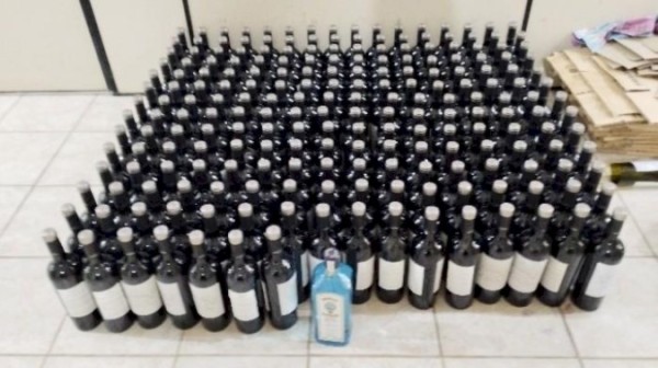 Polícia flagra suspensão baixa em carro e apreende mais de 200 garrafas de vinho