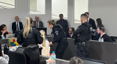 Acusada de matar o marido passa mal e interrompe depoimento no júri após mais de 12 horas de sessão