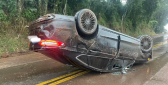 Veículo capota na BR-282