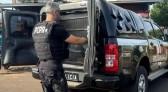 Drogas, televisor furtado e cobra silvestre são apreendidos em mandado de busca e apreensão; Duas pessoas foram presas