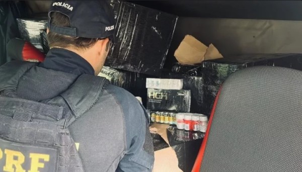 Caminhoneiro paraguaio é preso pela PRF após ser flagrado com grande carga de anabolizantes na BR 277