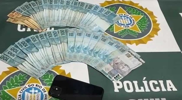Homem é preso após aplicar golpe de quase R$ 1 milhão em professora de português