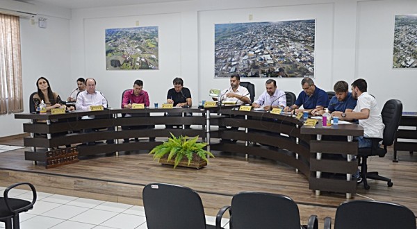 Em sessão plenária câmara aprova repasse de veículo para a Apae
