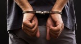 Homem é condenado a 30 anos por matar esposa grávida na frente da filha