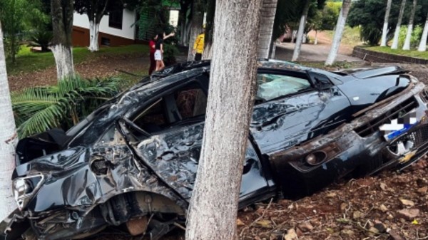 Saída de pista na BR-163 deixa duas pessoas feridas