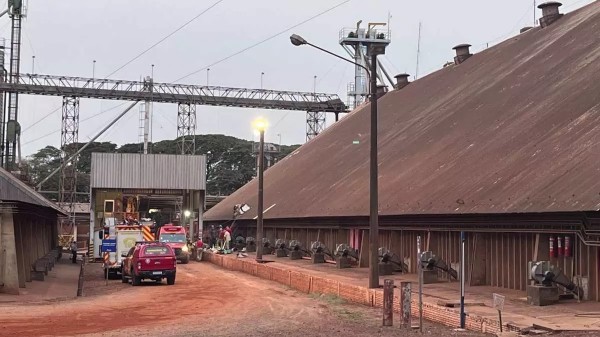 Trabalhador é resgatado após ficar 8 horas soterrado em silo no Paraná