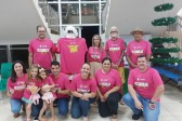 Papai Noel chega na Unetri e distribui camisetas da campanha do vestibular 2025