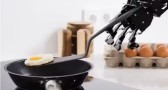 Chega de lê-lê! Cientistas criam robô que lava, limpa e cozinha em casa
