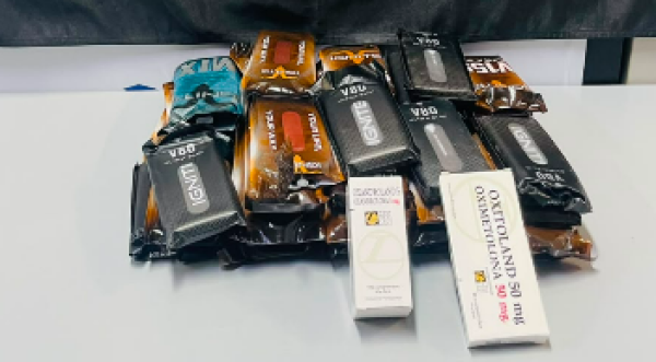Passageiro é flagrado com cigarros eletrônicos e medicamentos proibidos em fiscalização na fronteira