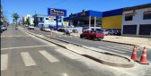 Avenida Paraná é revitalizada com novos canteiros centrais