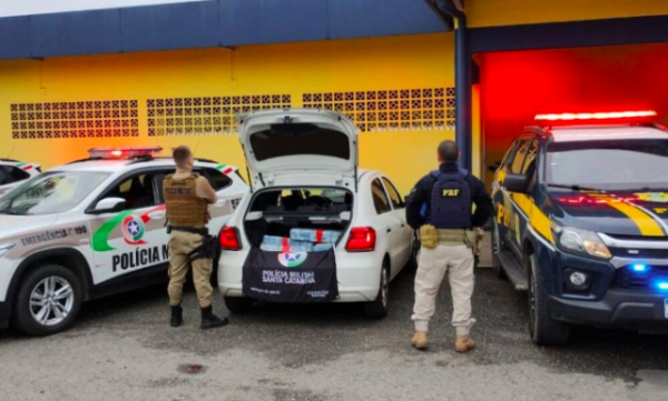 Motorista cumpre “ordem” e quebra celular após ser flagrado com 200 kg de maconha em SC