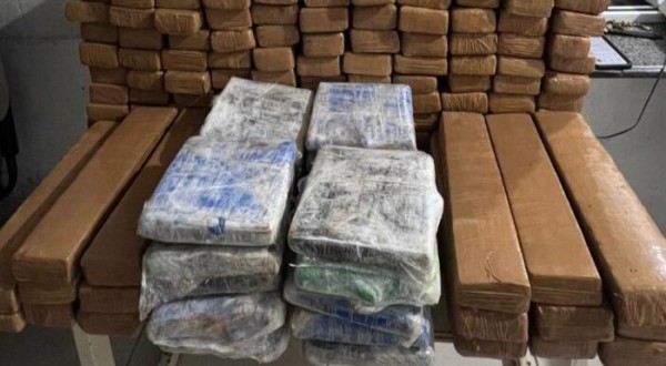 Grande apreensão de drogas termina com duas prisões em SC