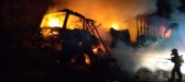 Carreta é destruída por incêndio na BR-153