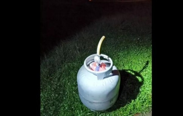Homem tenta explodir casa com botijão de gás, mãe escapa e polícia intervém em SC