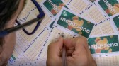Mega-Sena acumula e prêmio vai a R$ 6 milhões