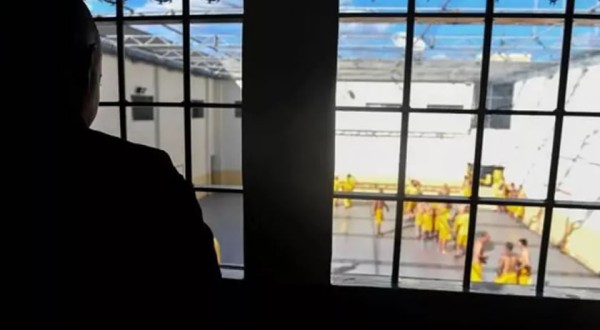 Pescador relata drama após passar 35 dias preso por engano em SC: 'Dormi em cima do vaso sanitário'