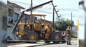 Pá Carregadeira apresenta problemas mecânicos e atinge poste de energia elétrica