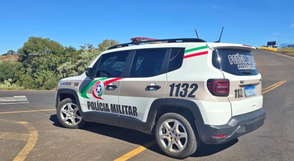 Casa é arrombada durante o dia e criminosos levam televisores, roupas e cartão bancário