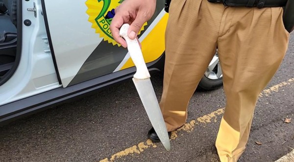 Homem armado com faca invade CMEI em Maringá
