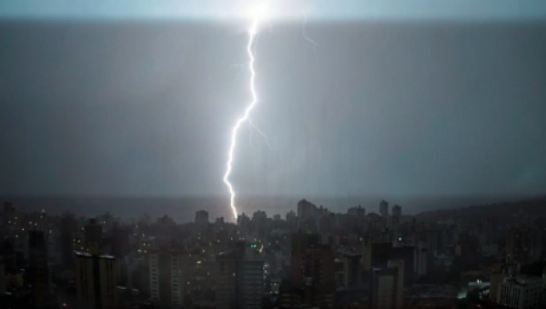 Super El Niño pode voltar, com chance de enchentes, deslizamentos e temporais em SC