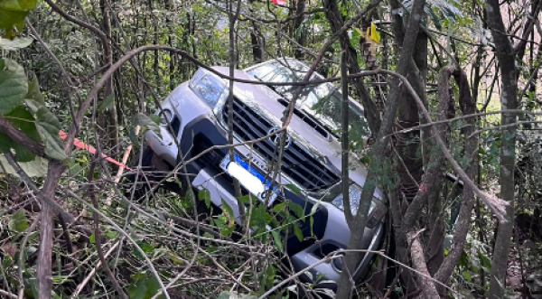 Colisão entre caminhonete e caminhão deixa dois idosos feridos na BR-158